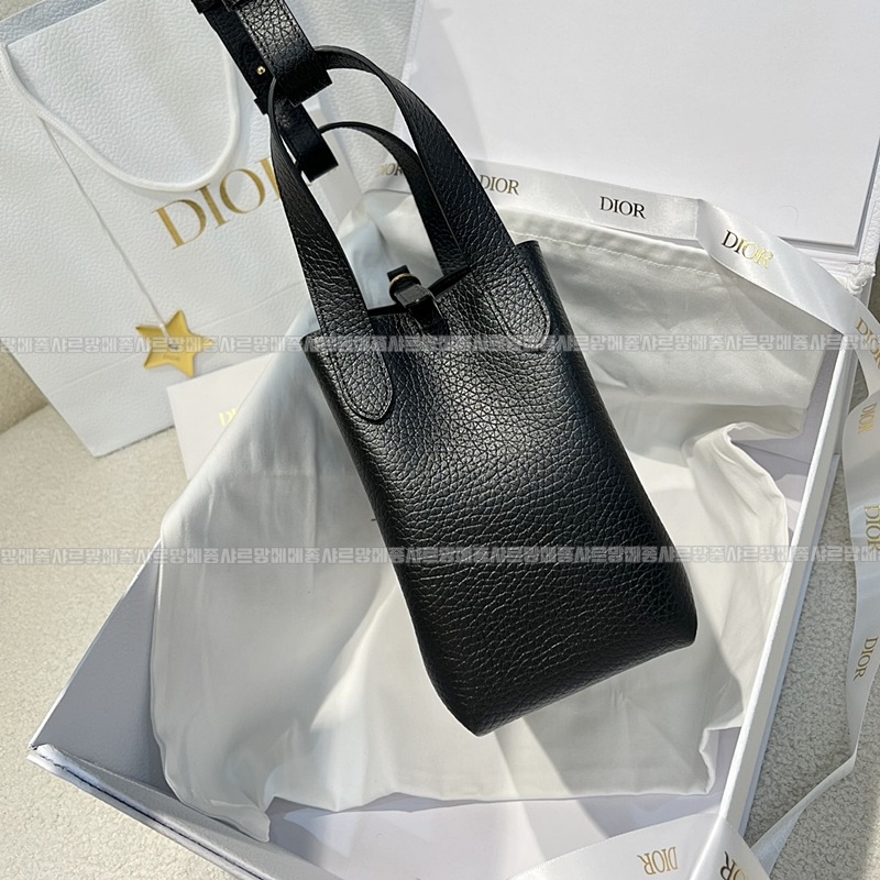 디올시그니처스몰버킷백  20260407-155222-003루.jpg