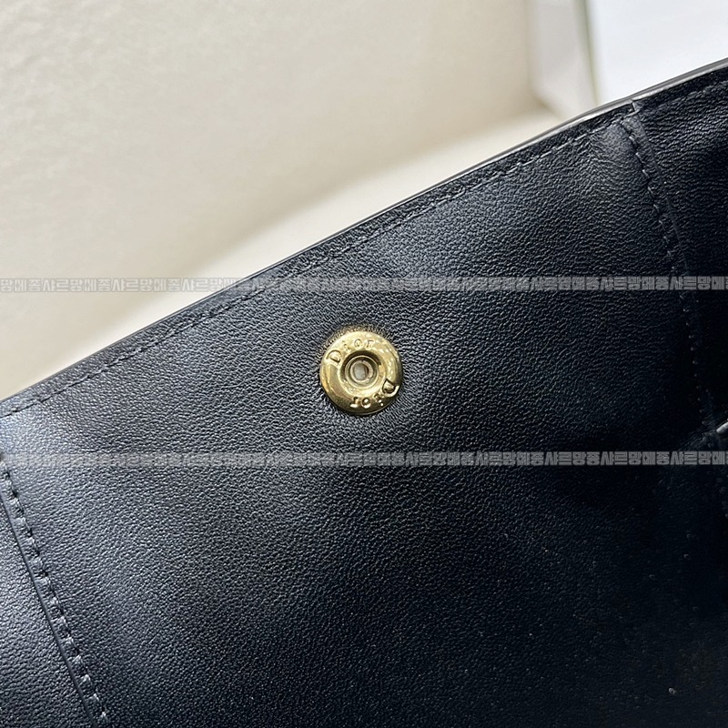 디올시그니처스몰버킷백  20260407-155223-009루.jpg