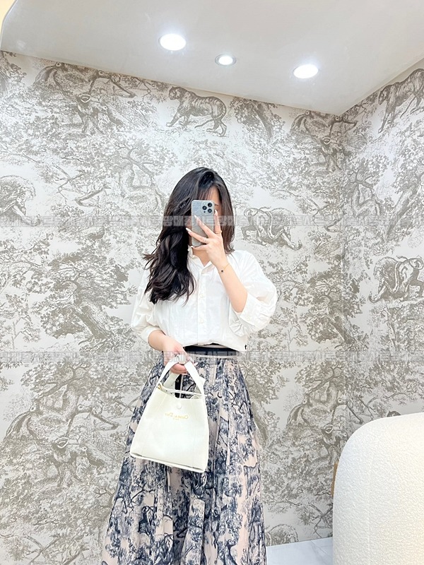 디올시그니처스몰버킷백  20260407-155527-017루.jpg