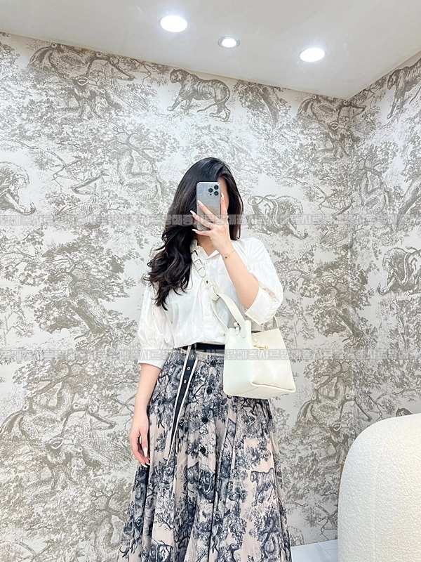 디올시그니처스몰버킷백  20260407-155527-020루.jpg