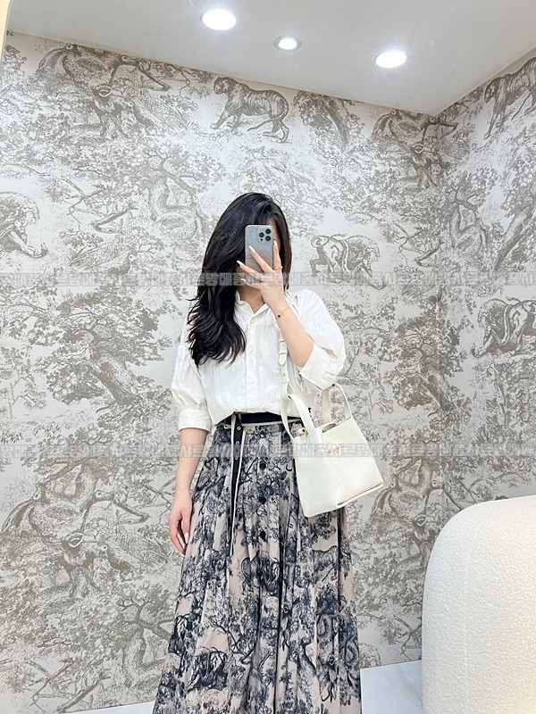 디올시그니처스몰버킷백  20260407-155527-019루.jpg