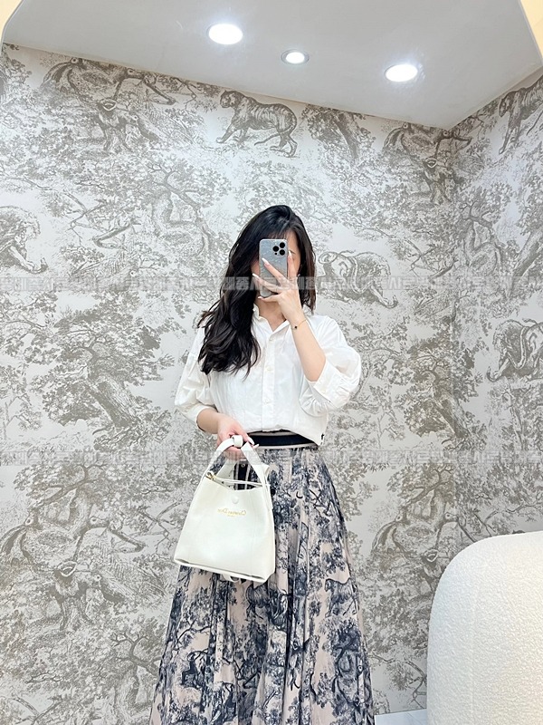 디올시그니처스몰버킷백  20260407-155527-021루.jpg