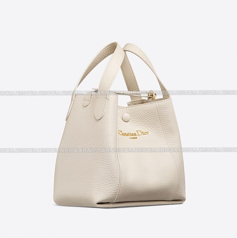 디올시그니처스몰버킷백  20260407-155526-012루.jpg