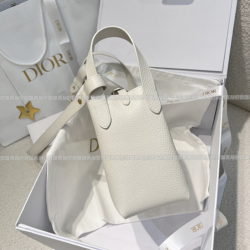 디올시그니처스몰버킷백  20260407-155525-003루.jpg