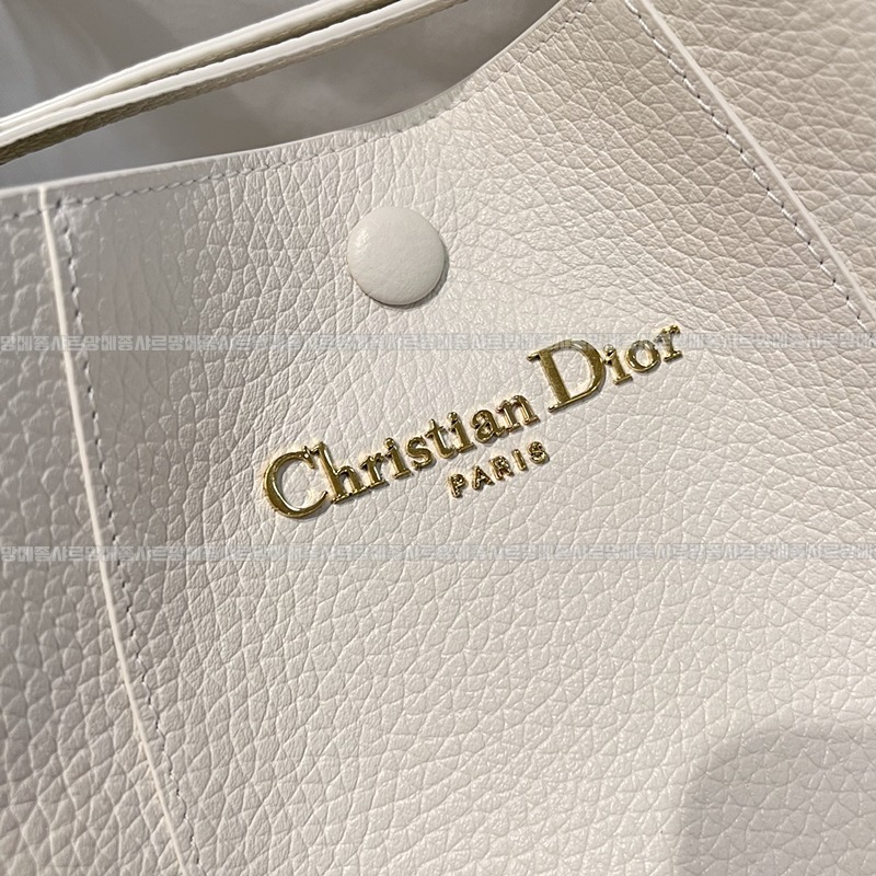 디올시그니처스몰버킷백  20260407-155525-005루.jpg