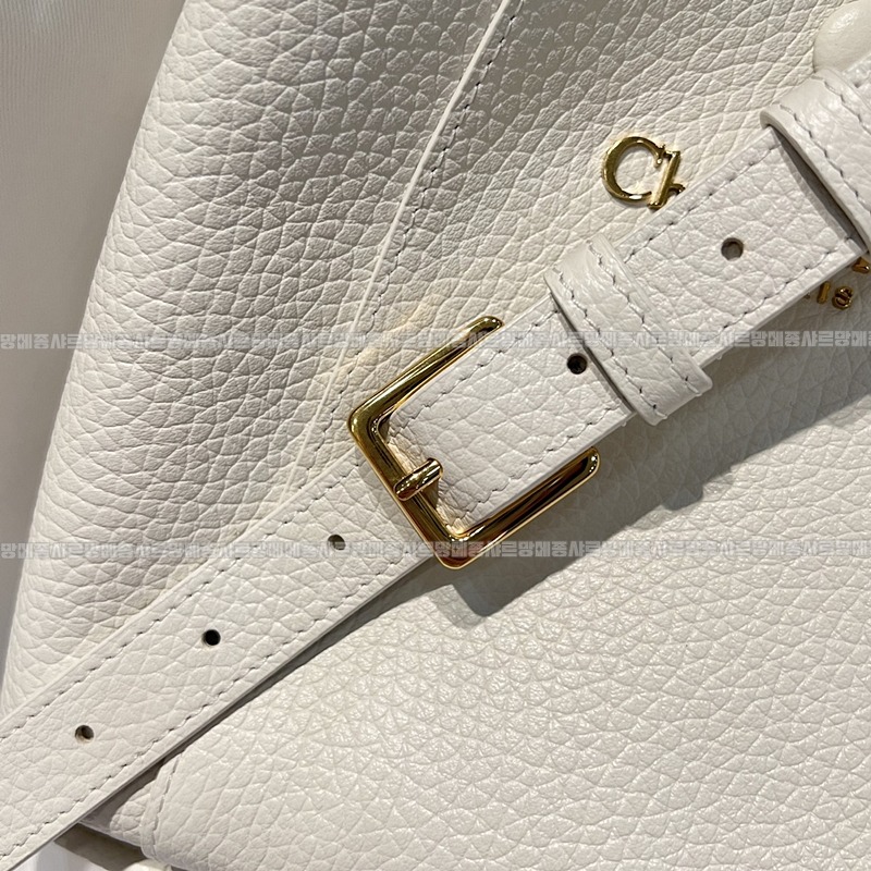 디올시그니처스몰버킷백  20260407-155525-006루.jpg