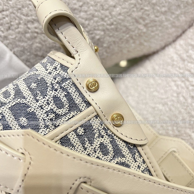 디올30몽테인미디엄숄더크로스백  20260407-162338-008루.jpg