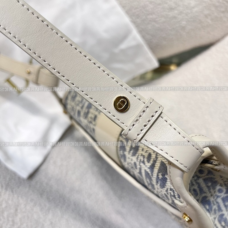 디올30몽테인미디엄숄더크로스백  20260407-162338-010루.jpg