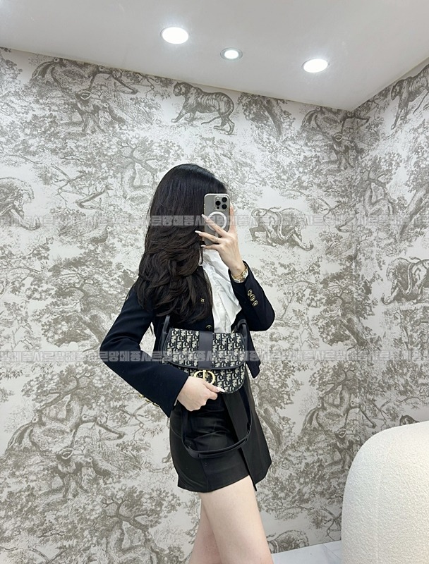 디올30몽테인미디엄숄더크로스백  20260407-162836-018루.jpg
