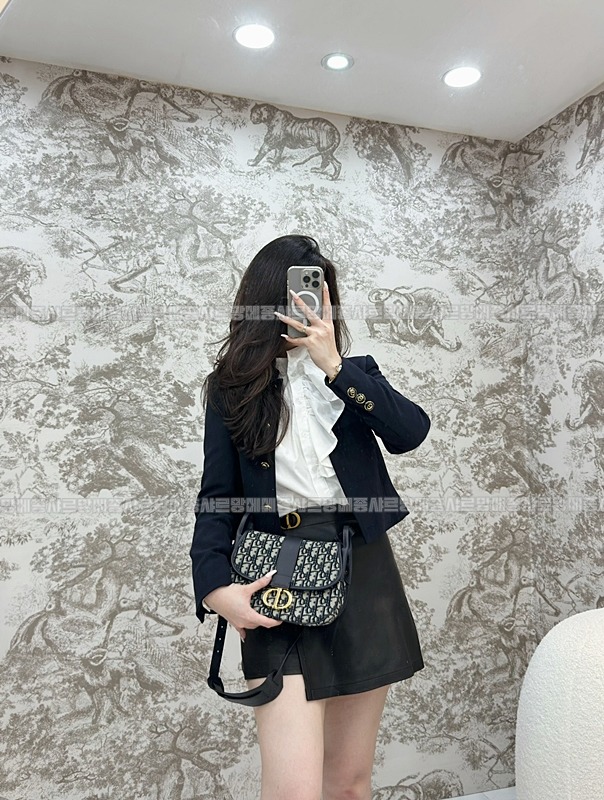 디올30몽테인미디엄숄더크로스백  20260407-162836-017루.jpg