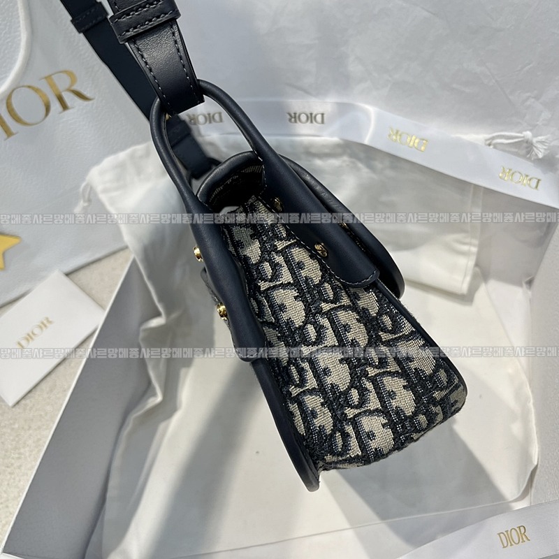 디올30몽테인미디엄숄더크로스백  20260407-162834-003루.jpg