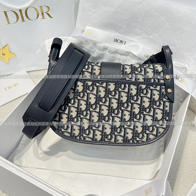 디올30몽테인미디엄숄더크로스백  20260407-162833-002루.jpg