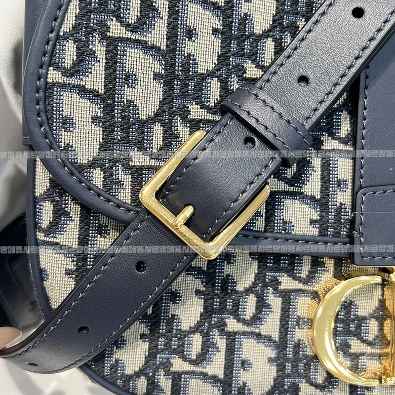 디올30몽테인미디엄숄더크로스백  20260407-162834-008루.jpg