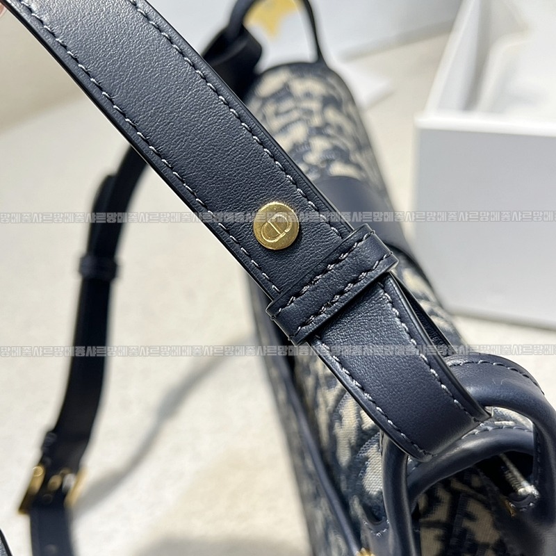 디올30몽테인미디엄숄더크로스백  20260407-162835-012루.jpg