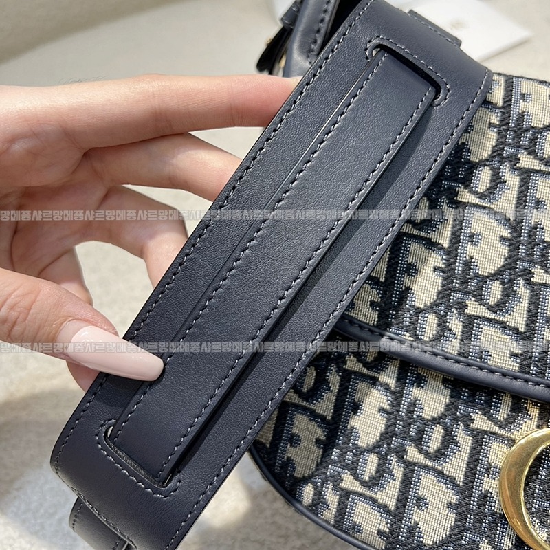 디올30몽테인미디엄숄더크로스백  20260407-162835-013루.jpg