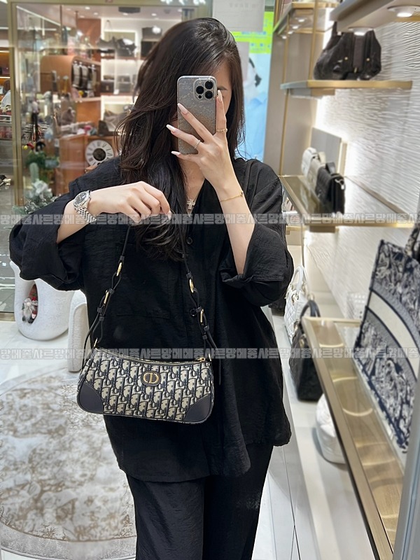 디올30몽테인윈더러스트미니백 20260407-164713-020루.jpg