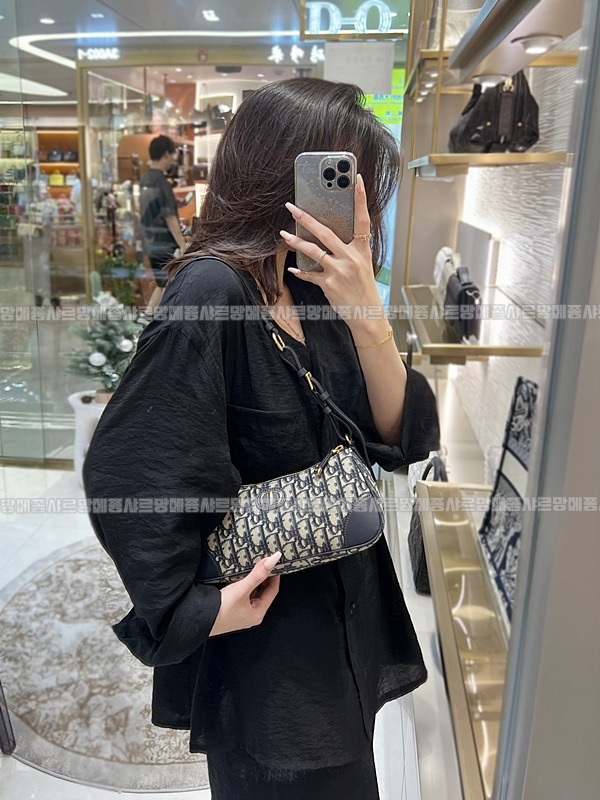 디올30몽테인윈더러스트미니백 20260407-164712-017루.jpg