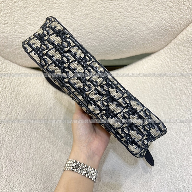 디올30몽테인윈더러스트미니백 20260407-164710-004루.jpg