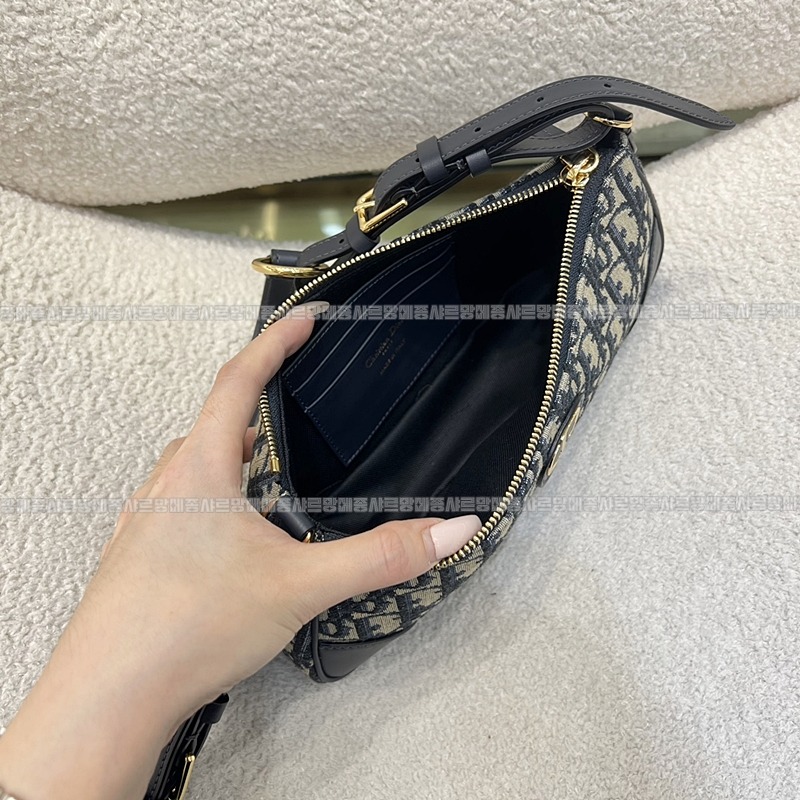 디올30몽테인윈더러스트미니백 20260407-164711-006루.jpg