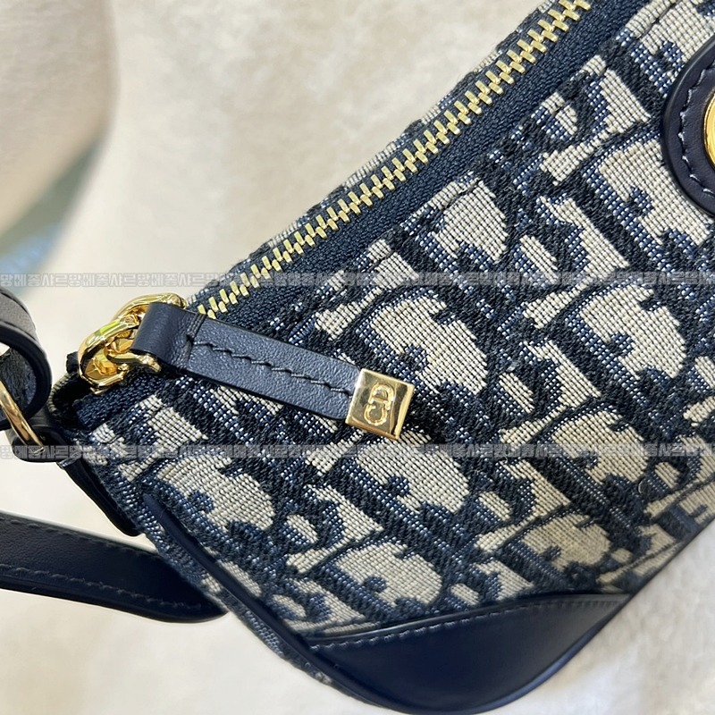 디올30몽테인윈더러스트미니백 20260407-164711-008루.jpg