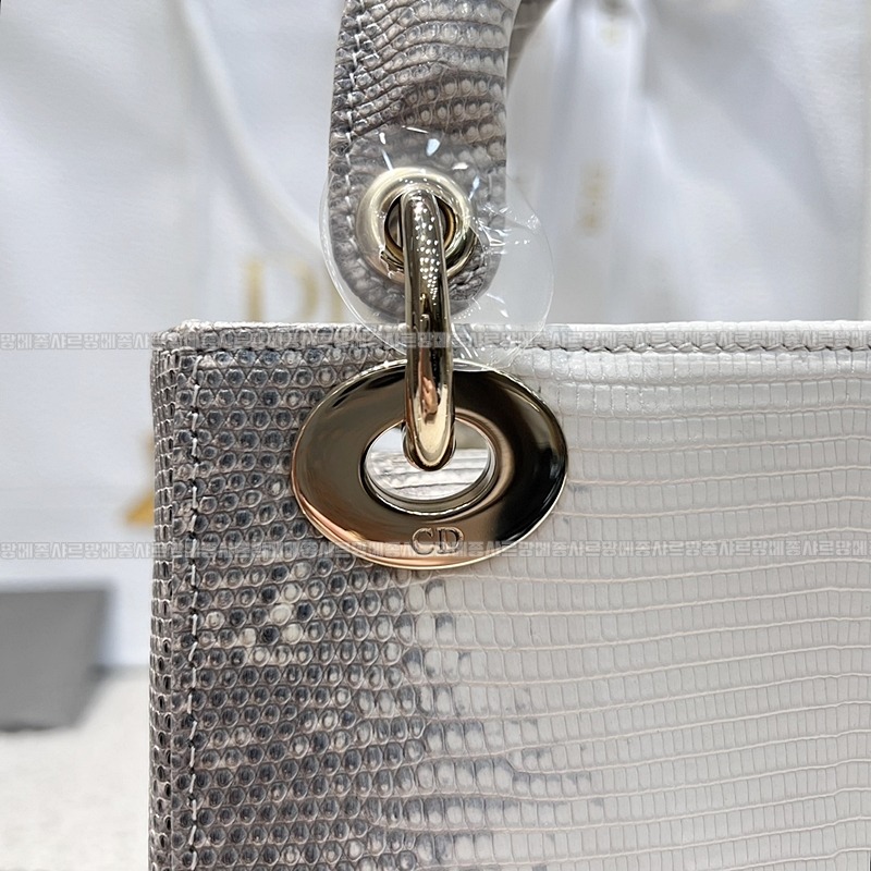 레이디 디올 백 미니20260408-131439-007루.jpg