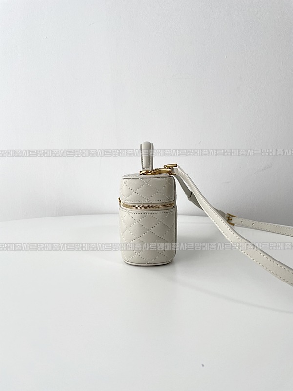 생로랑가비베네티백 20260410-152912-004루.jpg