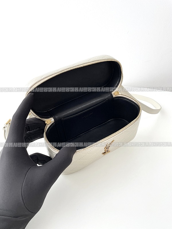 생로랑가비베네티백 20260410-152912-007루.jpg