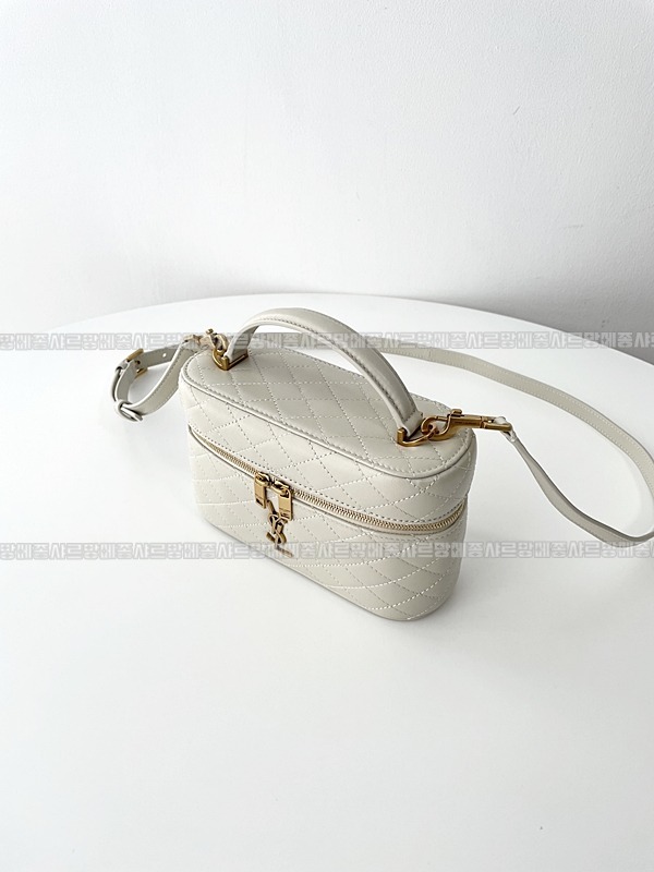 생로랑가비베네티백 20260410-152912-006루.jpg