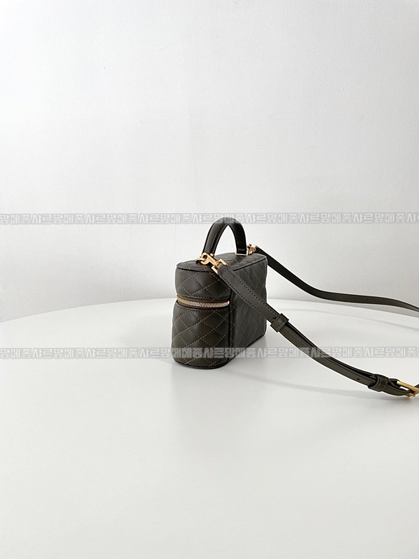 생로랑가비베네티백 20260410-153759-004루.jpg