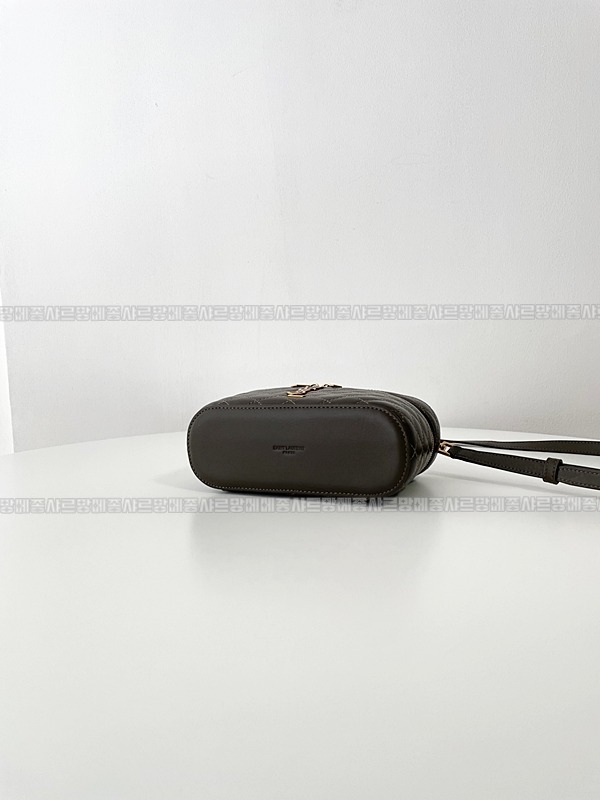 생로랑가비베네티백 20260410-153759-005루.jpg