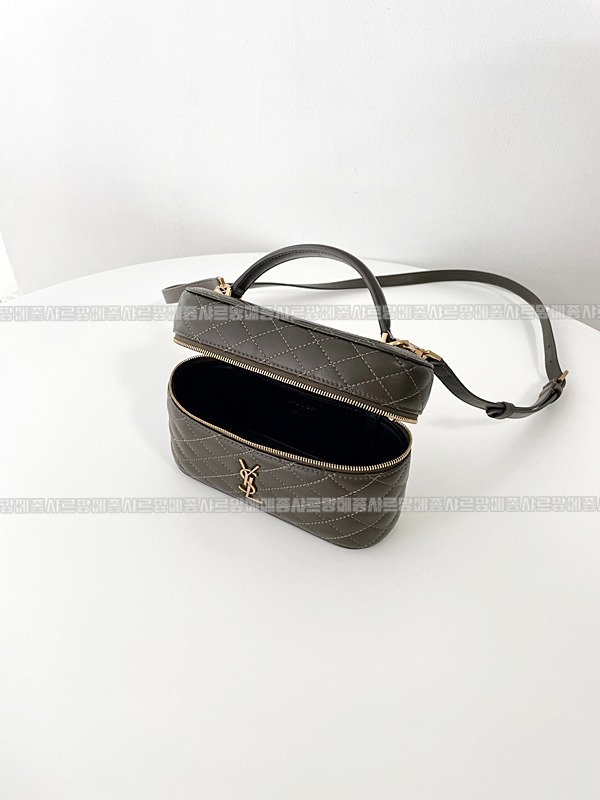 생로랑가비베네티백 20260410-153800-007루.jpg