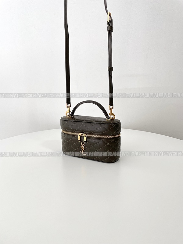 생로랑가비베네티백 20260410-153800-008루.jpg