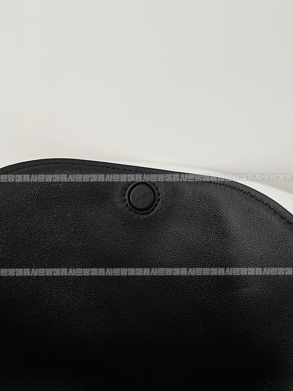 생로랑가비버킷백 20260410-170116-015루.jpg