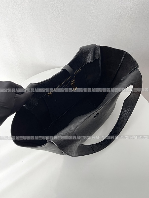 생로랑5아7베아토트백  20260411-101617-007루.jpg