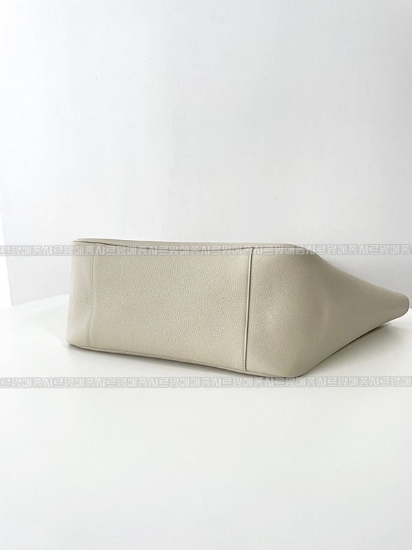 생로랑5아7베아토트백  20260411-102109-005루.jpg