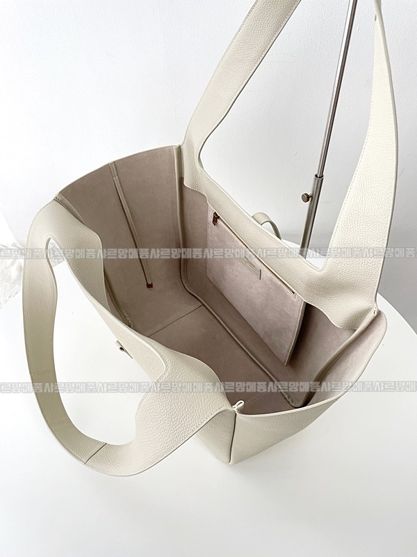 생로랑5아7베아토트백  20260411-102110-007루.jpg