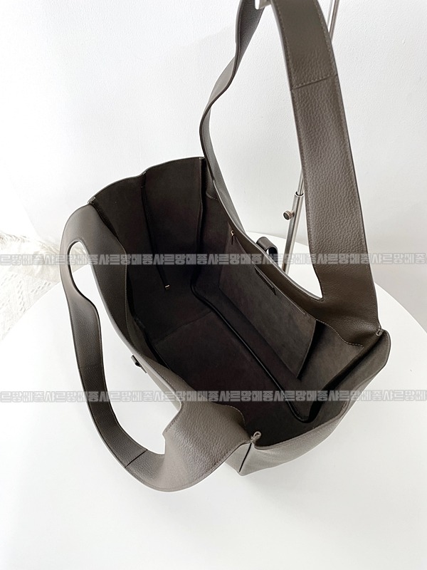 생로랑5아7베아토트백  20260411-102359-007루.jpg