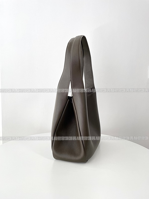 생로랑5아7베아토트백  20260411-102400-010루.jpg