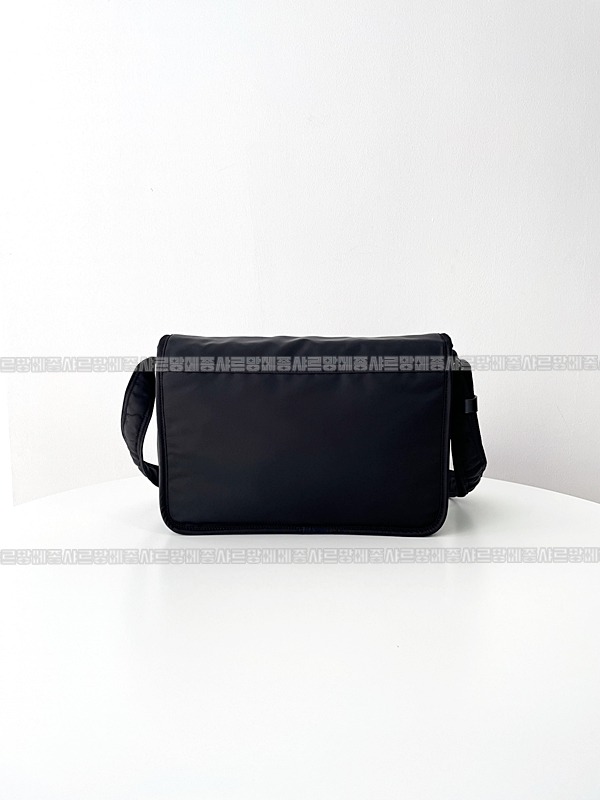 생로랑에코닐니키메신저백  20260411-114120-003루.jpg