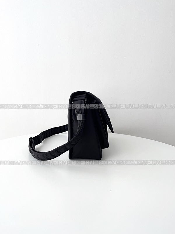 생로랑에코닐니키메신저백  20260411-114120-004루.jpg