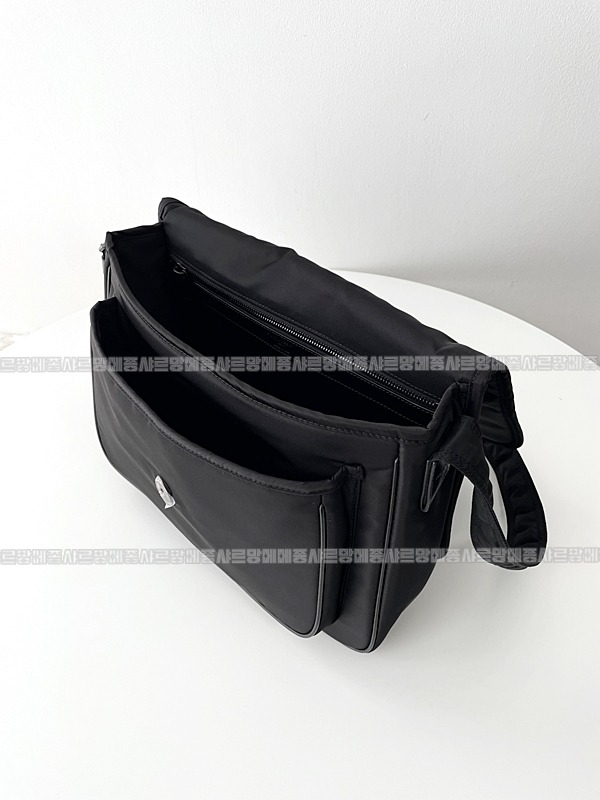 생로랑에코닐니키메신저백  20260411-114120-007루.jpg