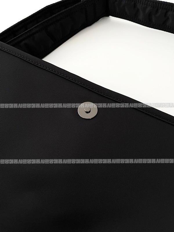 생로랑에코닐니키메신저백  20260411-114121-012루.jpg