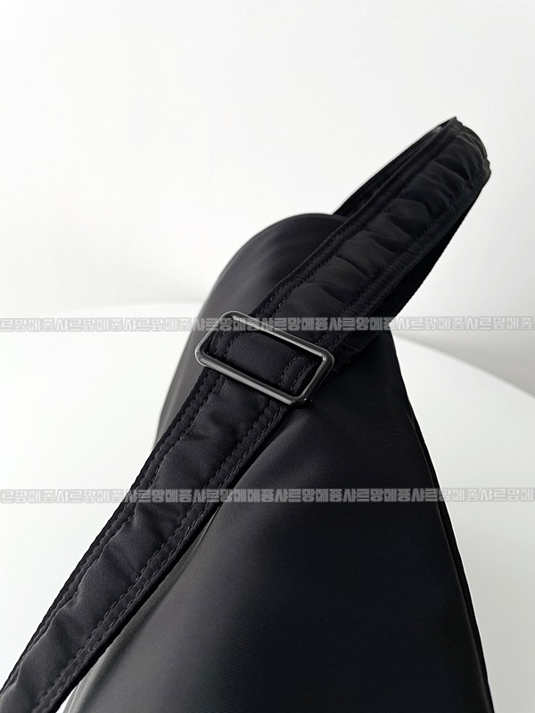 생로랑에코닐니키메신저백  20260411-114122-014루.jpg