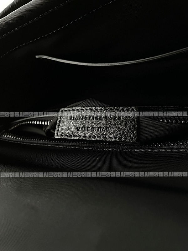 생로랑에코닐니키메신저백  20260411-114122-017루.jpg