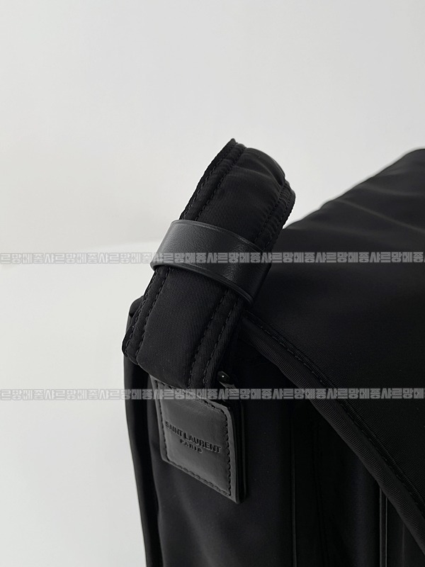 생로랑에코닐니키메신저백  20260411-114122-018루.jpg