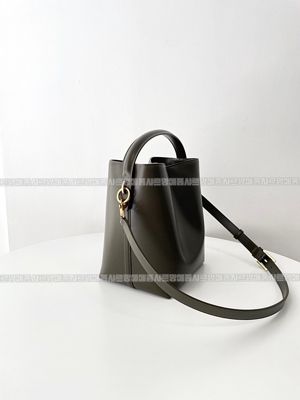 생로랑LE37버킷백미디움  20260411-164141-004루.jpg