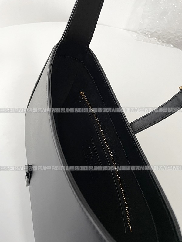 생로랑르5아7호보백  20260412-170544-016루.jpg