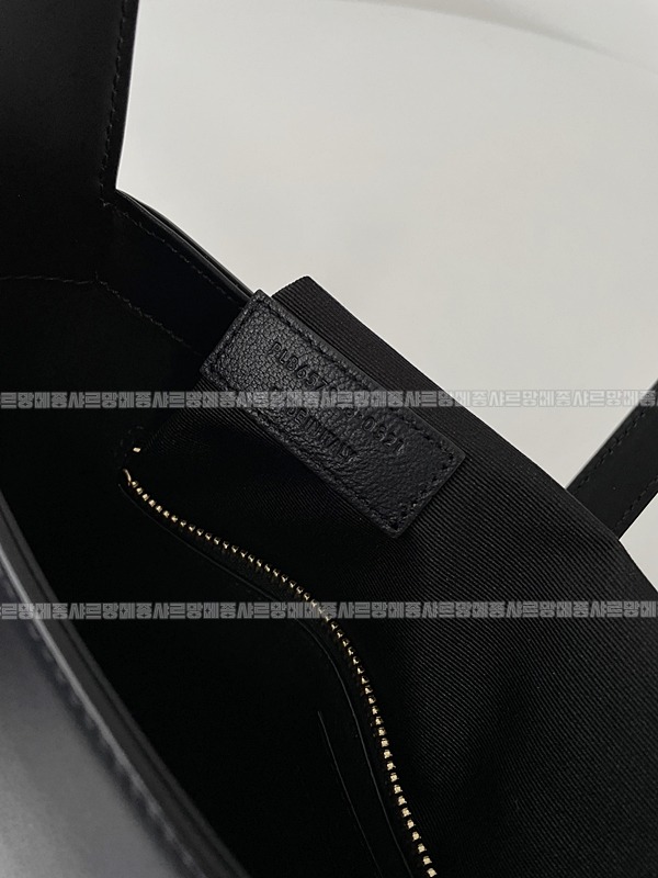 생로랑르5아7호보백  20260412-170544-015루.jpg