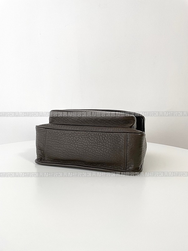 생로랑니키백  20260413-121035-005루.jpg