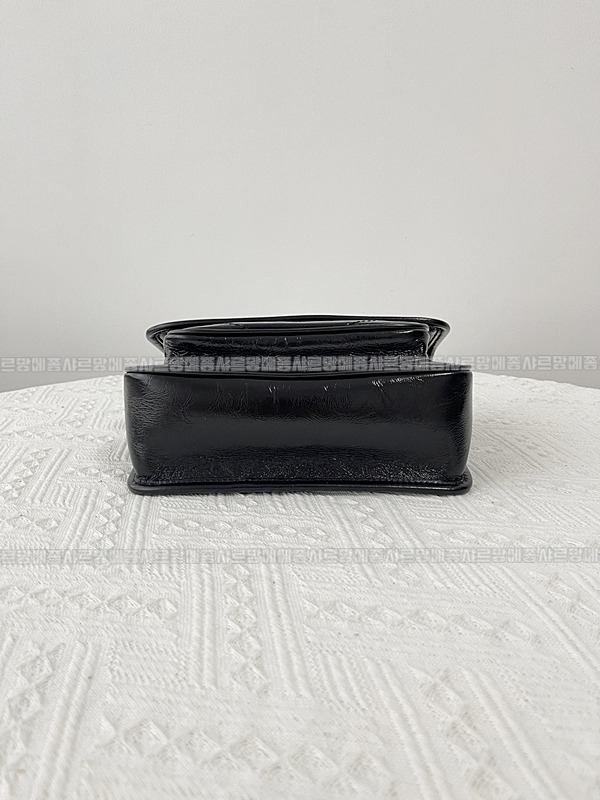 생로랑니키크로스백  20260414-111744-005루.jpg